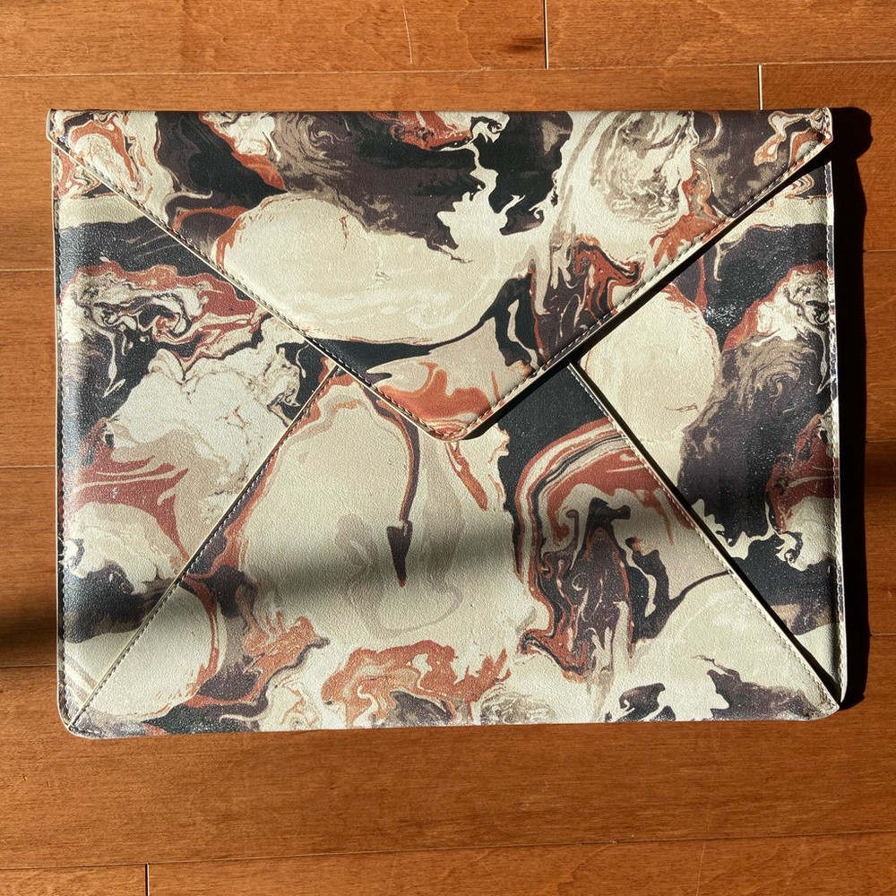 A versatile clutch